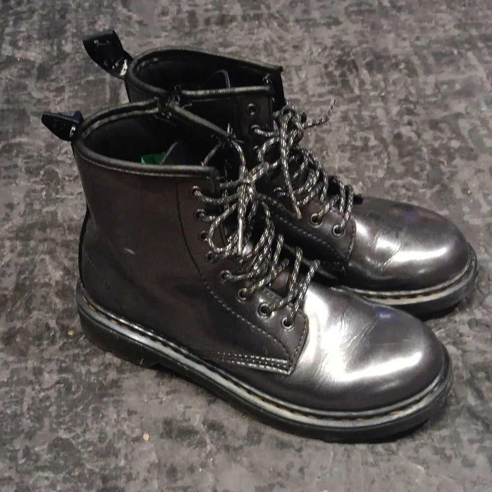 Doc Martens Metallic Lace Up Boot ~ size 4m women 35